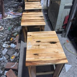 Ghế gỗ lớn. Có thể làm bàn ngồi uống cafe. Làm bằng gỗ tràm vàng xuất khẩu. Cao 30 dài 37 rộng 30qqqq