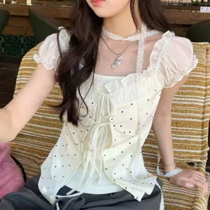 Áo thun phong cách Hàn Quốc nhẹ nhàng, slim-fit với họa tiết chấm bi và dây ruy-băng, phù hợp mùa hè