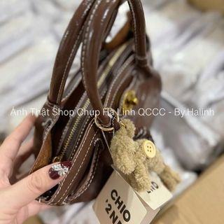 Túi Đeo Chéo Chio Nhúm Da Lộn Khuy Tròn Kèm Charm HS322