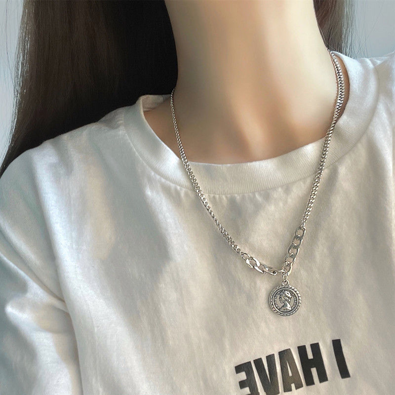 Phụ kiện cổ điển dành cho nữ: Vòng cổ đồng xu, phù hợp thời trang và tối giản