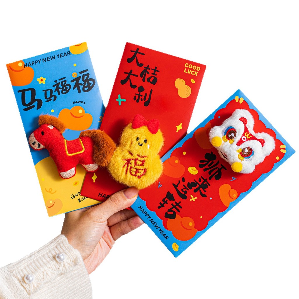 [Hàng có sẵn] Bao lì xì bông 3D Năm Ngọ 2026 – phong bao đỏ thêu nổi, nhồi bông mềm, họa tiết hoạt hình dễ thương cho bé & quà Tết