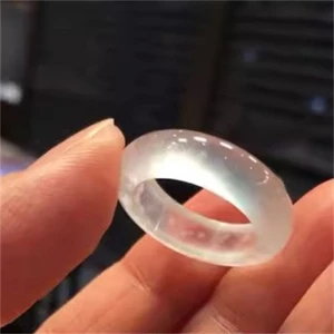 Nhẫn đá trắng thiết kế mới, phù hợp xu hướng cổ điển