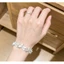 Vòng tay nữ handmade với họa tiết bướm trắng tinh tế, phù hợp thời trang