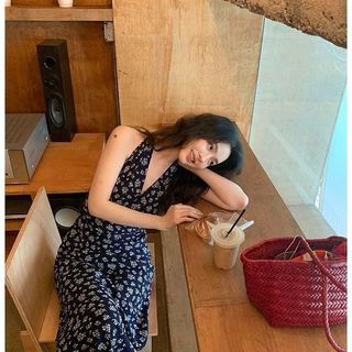 [Khuyến nghị của cửa hàng] Đầm hoa cổ dây Pháp Nữ Bầu không khí eo hẹp Váy chữ A Dây lưng phong cách ngày lễ Váy dài màu đỏ 12.17