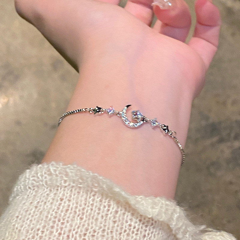 Vòng tay nữ đa năng và thời trang, thiết kế ngôi sao mặt trăng với đá zircon, thể hiện khí chất cá tính