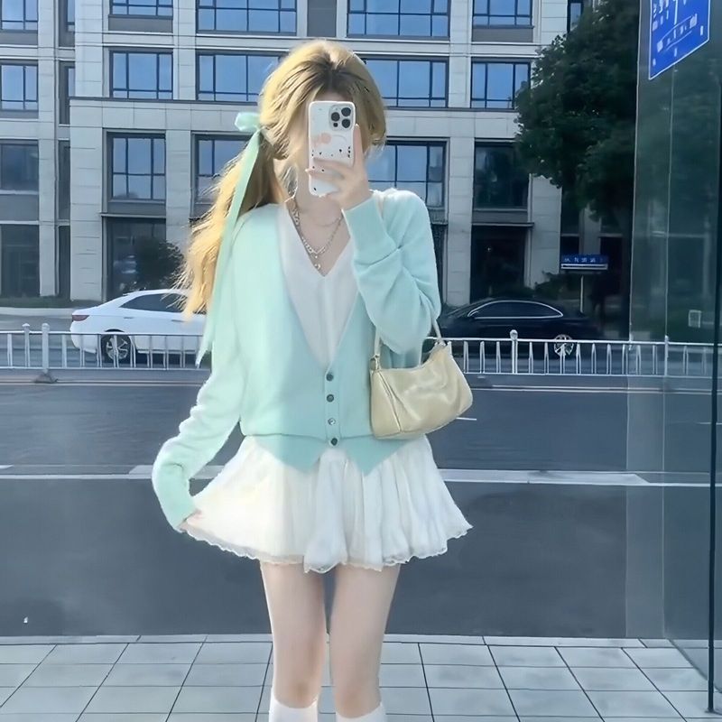 Áo Len Two-Piece Nữ Mùa Xuân 2026, Thiết Kế Thời Trang Với Màu Sắc Tương Phản