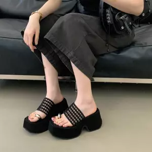 TT Phong Cách Hàn Quốc Đế Dày Flip-Flops Nữ Mùa Hè 2026 Khóa Kim Loại Giữa Cao Gót Vuông Mũi Nêm Gót Nền Tảng Dép