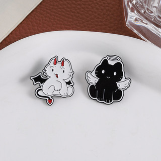 Trâm Balô và Quần Áo Hình Mèo Con Kim Loại Đen Trắng - Quà Tặng Dành Cho Fan Mèo