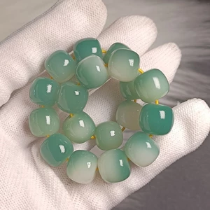 Vòng tay ngọc bồ đề trắng mềm với họa tiết gradient màu xanh dương, phù hợp cả nam và nữ