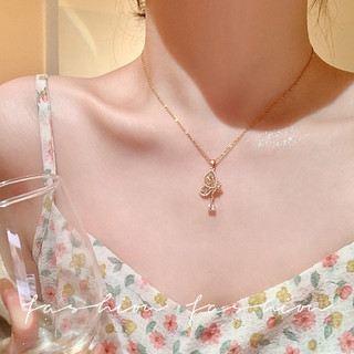 Vòng cổ bướm màu hồng mặt ngọc trai, thép titan - Thiết kế ngọt ngào dành cho người phụ nữ