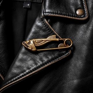 Mặt dây chuyền móc chìa khóa LUImo retro hình cá piranha thổ cẩm với pin đồng thau - Quà tặng độc đáo cho người yêu cá