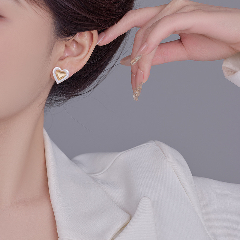 Bông tai chải hình trái tim màu trắng tự nhiên bằng bạc S925