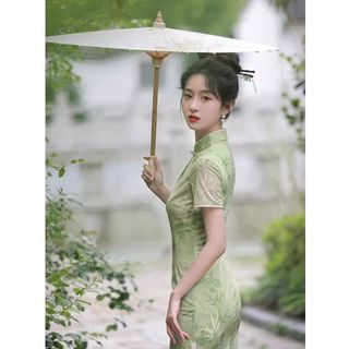 Áo sườn xám cải tiến màu xanh, phong cách Trung Hoa sang trọng, phù hợp mùa hè