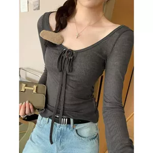 Áo thun cổ chữ U thiết kế slim-fit cho nữ mùa xuân với màu sắc đơn giản