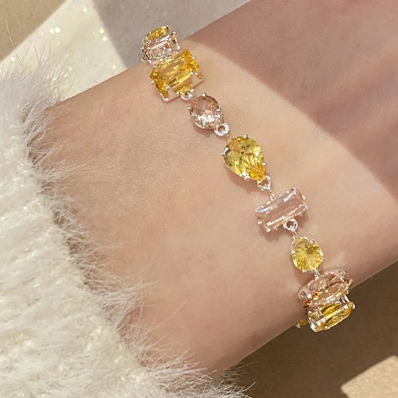 Vòng tay zircon kẹo vàng trong suốt với thiết kế tinh tế, phù hợp wear hàng ngày