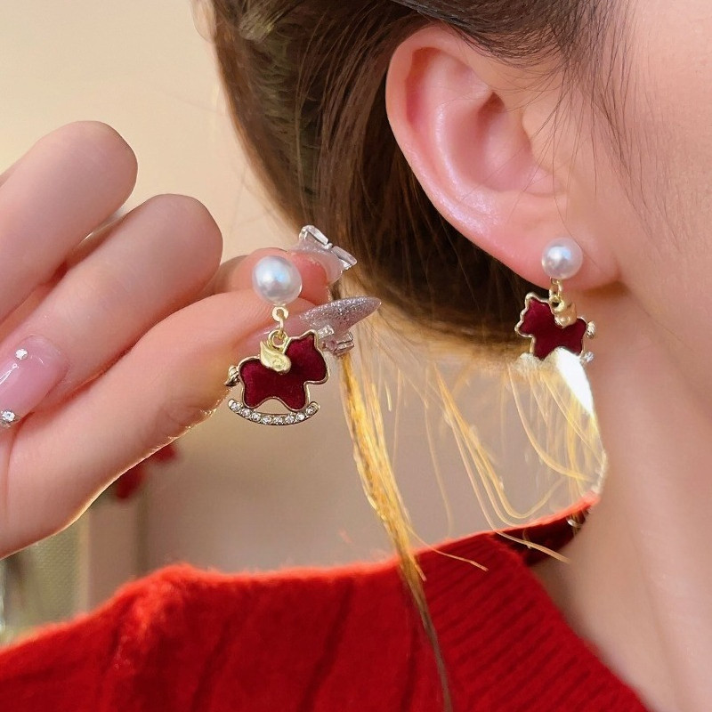 Bông Tai Đỏ Ngọc Trai Giả Phù Hợp Mùa Thu Đông