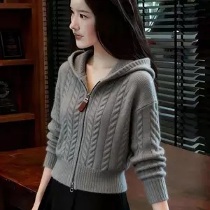 Áo khoác len dệt kim mềm mại phong cách thoải mái, phù hợp thu đông 2025