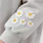 Miếng dán thêu tự dính dạng hoa cúc, tiện lợi cho việc sửa chữa vải, phù hợp người mới bắt đầu