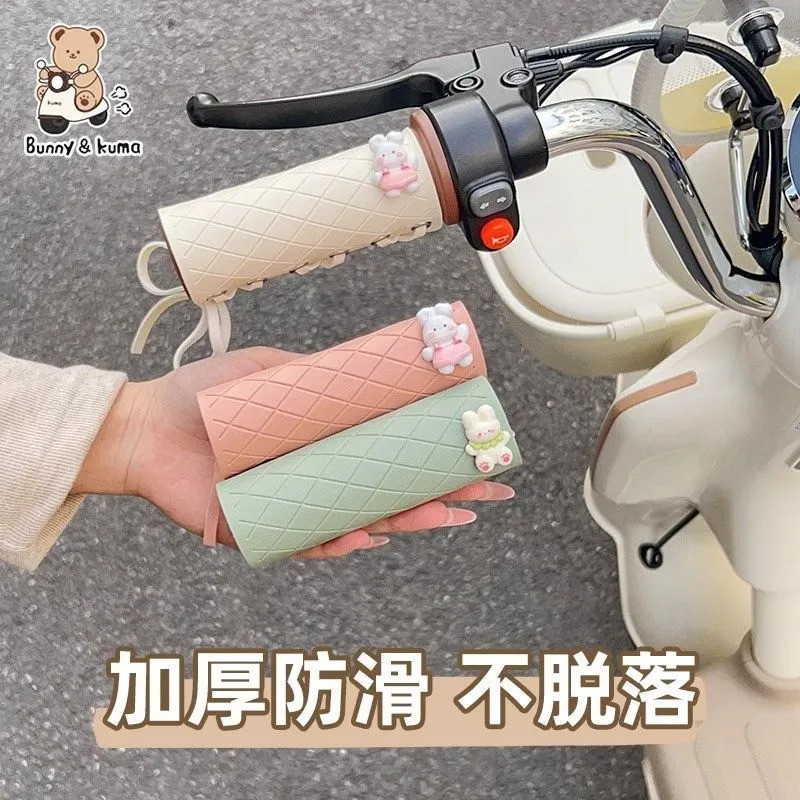 Hút Mồ Hôi Sửa Đổi Pin Xe Điện Phụ Kiện Xe Tay Cầm Bao Da Trang Trí Đa Năng Bốn Mùa Tay Cầm Chống Trơn Trượt Đa Năng