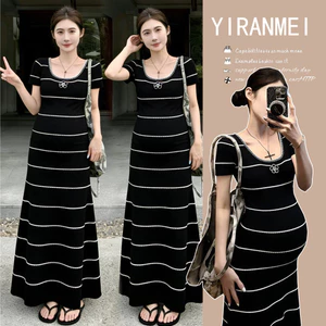 Áo bà bầu thời trang mùa hè với thiết kế sọc đen trắng tương phản
