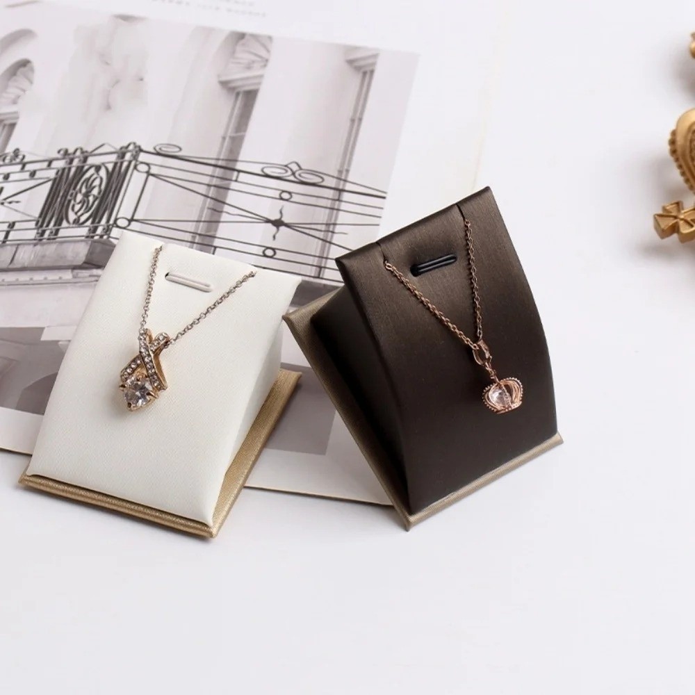 Giá trưng bày mặt dây chuyền CHEESELY, Giá đỡ trang sức tiết kiệm không gian bằng da PU, Giá đỡ trưng bày nhẹ có thể bảo vệ Mini đơn giản cho bàn trang điểm