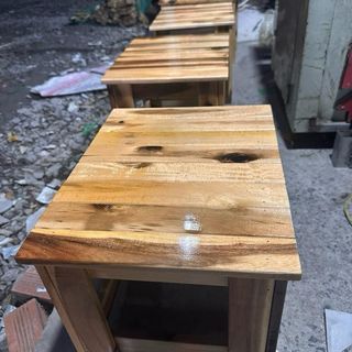 Ghế gỗ lớn. Có thể làm bàn ngồi uống cafe. Làm bằng gỗ tràm vàng xuất khẩu. Cao 30 dài 37 rộng 30qqqq