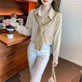 Áo sơ mi sọc dọc hai mảnh mùa xuân 2025 thanh lịch, thời thượng với thiết kế rời ve áo sang trọng dài tay.