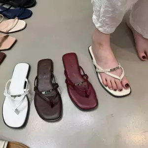 TT 2026 Mùa Hè Phong Cách Mới Khóa Kim Loại Mũi Vuông Phẳng Flip-Flops Đế Mềm Giày Sandal Mũi Mở