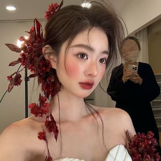 Mũ đội đầu màu đỏ phong cách Trung Hoa cho cưới hỏi với sườn xám