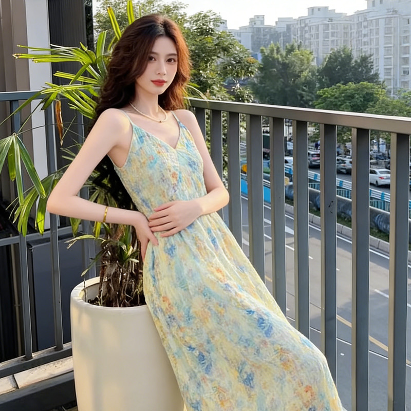 Đầm nữ cổ chữ V hoa văn sling, phong cách mới cho kỳ nghỉ mùa hè