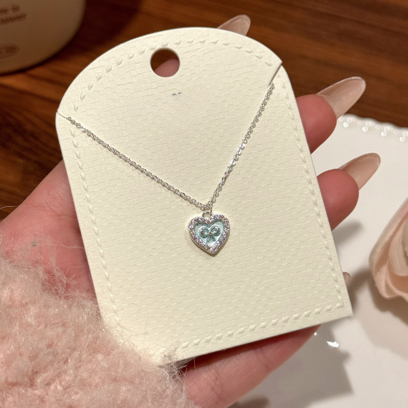 Phụ kiện thời trang nữ: Vòng cổ mặt dây chuyền hình trái tim tối giản, nhỏ gọn, tinh tế