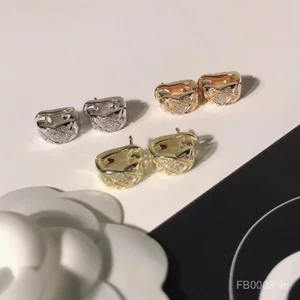 Bông Tai Hình Kim Cương CNC Cao Cấp Với Họa Tiết Dứa Và Hoa Văn - Không Có Kim Cương Thật