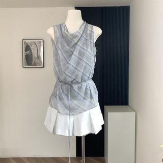 Cổ xoay Áo sơ mi voan kẻ sọc phối ren, màu xanh kèm áo camisole đơn giản sang trọng cho ngày hàng ngày năm 2026