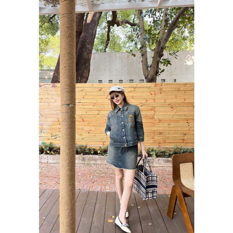 Bộ áo khoác và váy Denim thêu mới dành cho nữ