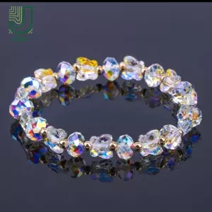 Vòng tay bohemian pha lê nữ tính với hạt đính và dây đàn hồi