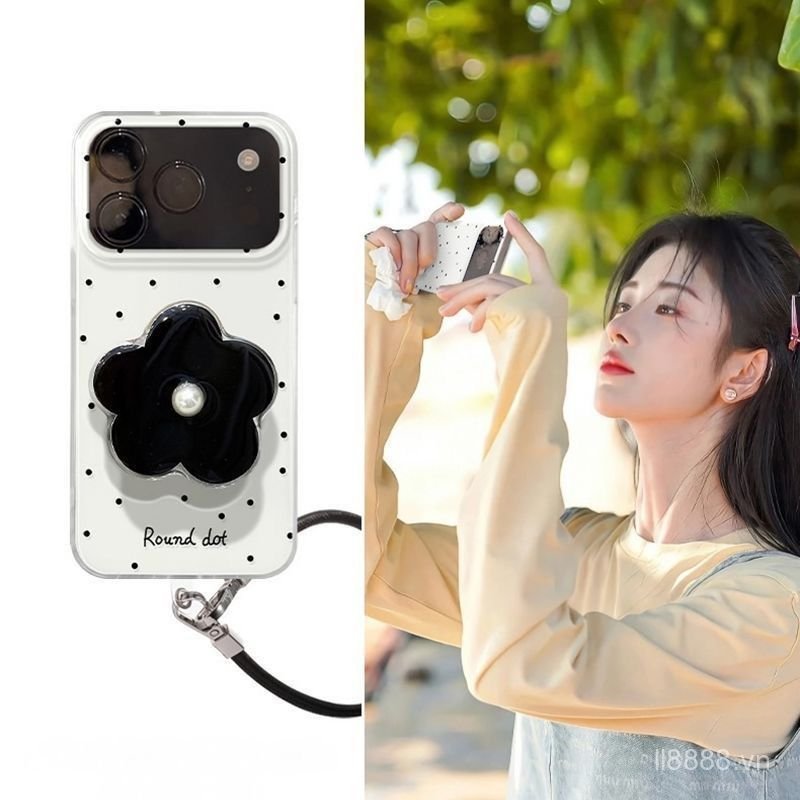 Ốp Điện Thoại Thích Hợp Cho iPhone 7 8 X XS XR XSMAX 11 12 13 14 15 16 17 Pro max Plus Air Star Zhao Silu Cùng Phong Cách Chấm Bi Hoa Đen Giá Đỡ Dây Xích Chống Sốc Vỏ Bảo Vệ Chống Sốc Ốp lưng trọn gói J9BC
