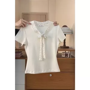 Áo Thun Nữ Chấm Bi Cổ Chữ V Tay Ngắn - Phong Cách Thời Trang Petite