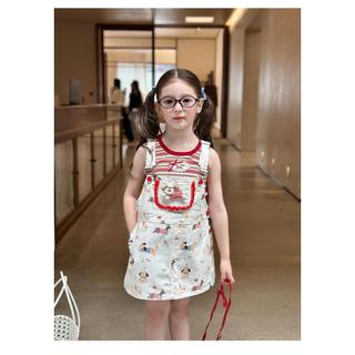 Bộ đồ cho bé gái – Váy yếm jean in hình hoạt hình phối áo sọc dễ thương, phong cách Hàn mặc hè