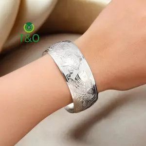 Vòng tay rộng màu bạc phong cách bohemian cổ điển dành cho nữ - Mới!