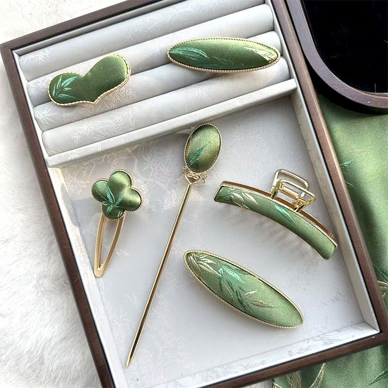 Kẹp tóc mỏ vịt handmade thêu lá tre, phong cách retro và phù hợp cho mùa xuân