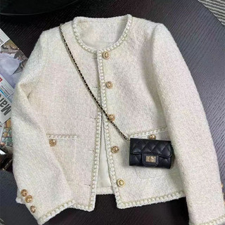 Áo khoác tweed màu be phong cách Chanel, phù hợp mùa xuân và thu 2025