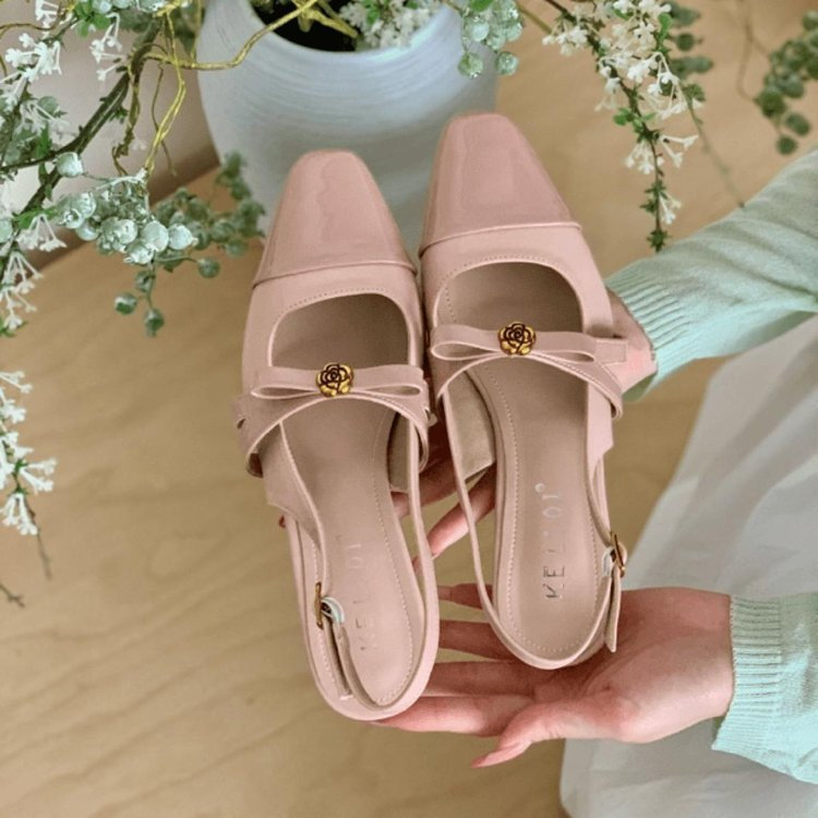 Mùa Xuân Phong Cách Mới Pháp Camellia Vuông Ngón Chân Nông Miệng Mary Jane Giày PU Thời Trang Mặc Ngoài Trời Một Dòng Khóa Dây Giày Nhà Máy Giá Bán Buôn