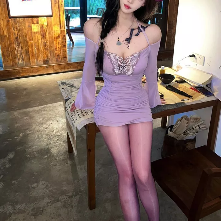 2025 Hàn Quốc phong cách rỗng thiết kế màu tím ăn mặc sexy phong cách bowknot thiết kế vải chất lượng cao mềm mại thoải mái mỏng INS phong cách treo thiết kế phức tạp cần thiết cho phụ nữ