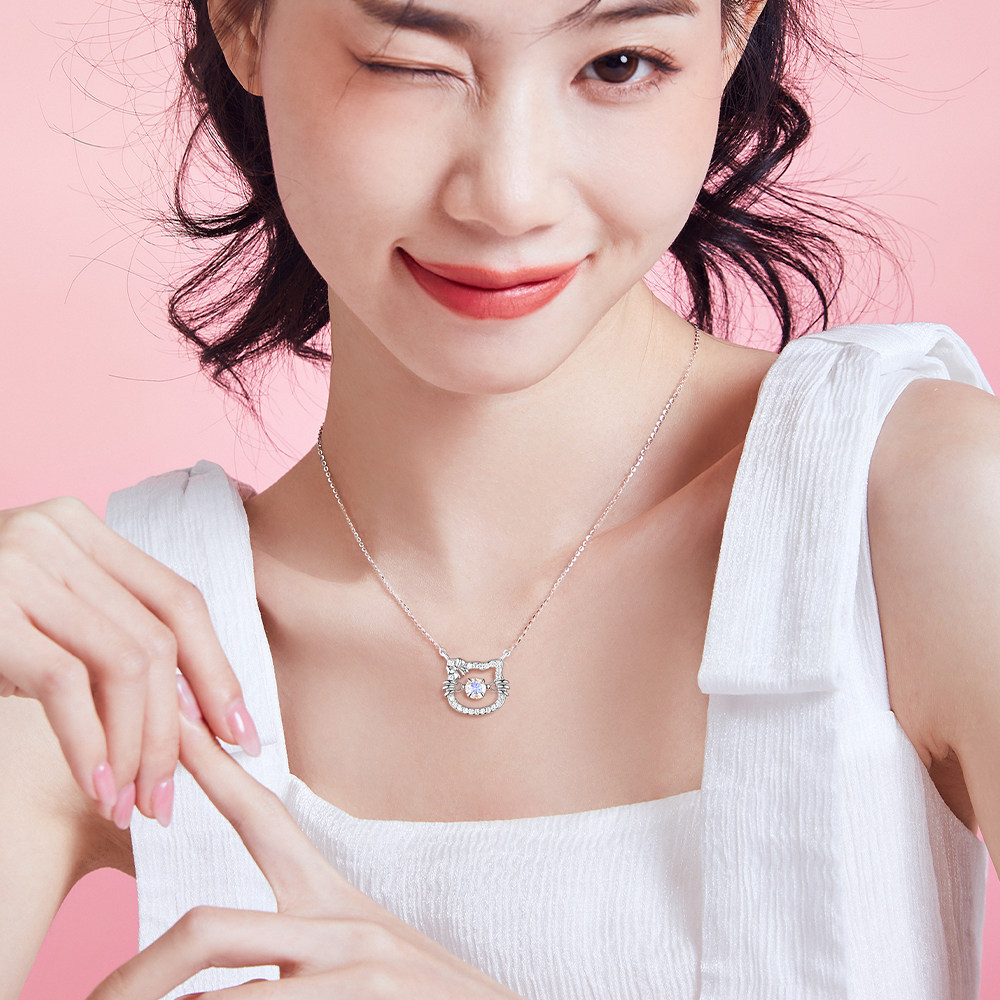 Vòng cổ Mary Mèo có ánh sáng sang trọng, phù hợp làm quà tặng sinh nhật