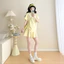 Bộ đồ bà bầu hai mảnh: áo thun dáng rộng và quần short, phù hợp cho các buổi đi chơi mùa hè.
