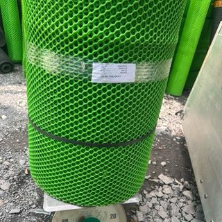 Lưới nhựa lót sàn. Xanh đen cao 80cm dài 5m ô lưới 1cm. Lưới dùng làm lót sàn nuôi gà nuôi vịt.