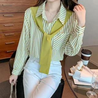 Áo sơ mi sọc dọc hai mảnh mùa xuân 2025 thanh lịch, thời thượng với thiết kế rời ve áo sang trọng dài tay.