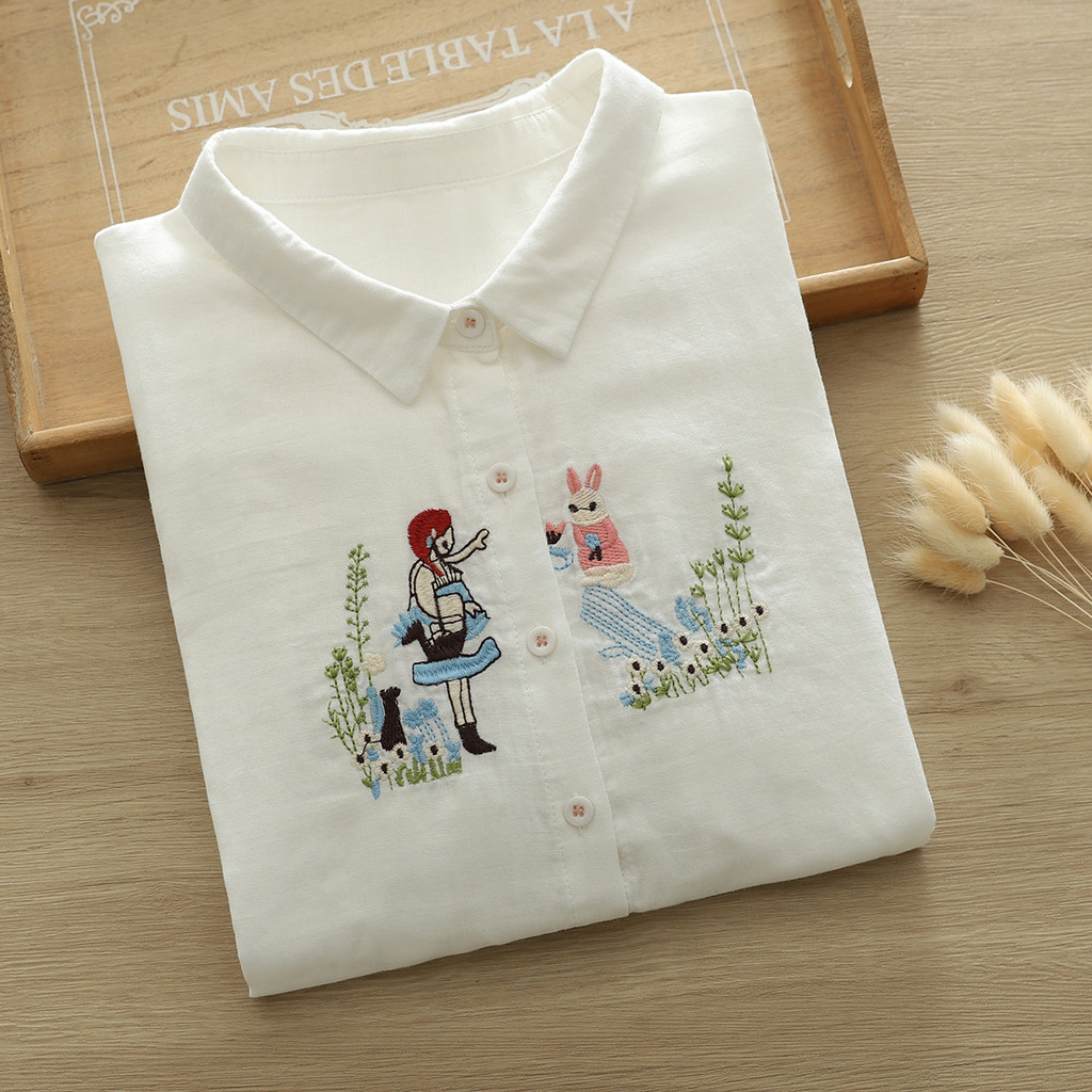 Áo sơ mi nữ dáng rộng chất liệu cotton trắng, họa tiết thêu hoạt hình bé gái, phong cách Nhật Bản