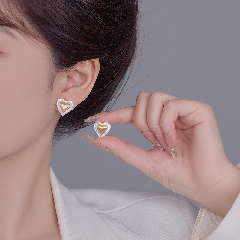 Bông tai chải hình trái tim màu trắng tự nhiên bằng bạc S925