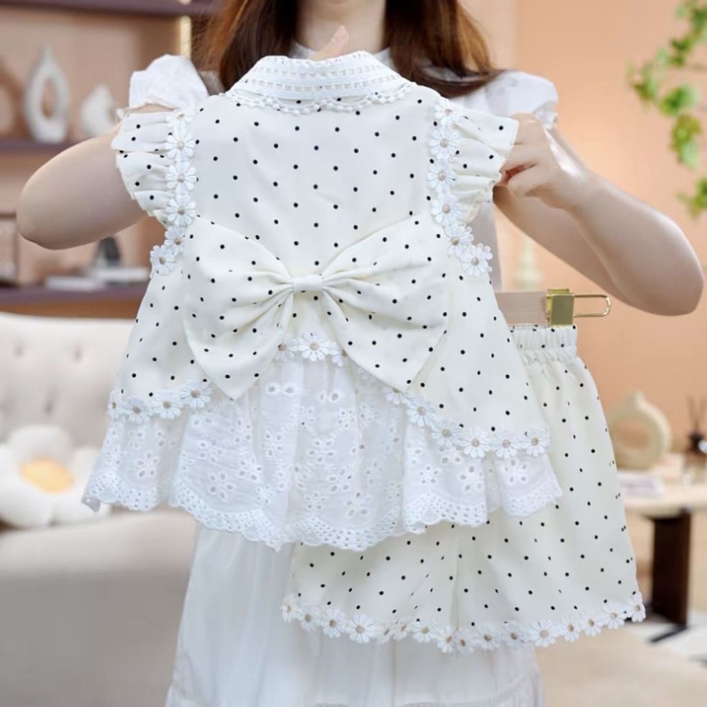 Bộ Đồ Bé Gái Mùa Hè Chấm Bi Bay Tay Mori Phong Cách Ren Tươi Rỗng Quần Short Tay Ngắn Thoáng Mát Phù Hợp Với Phong Cách Mỏng